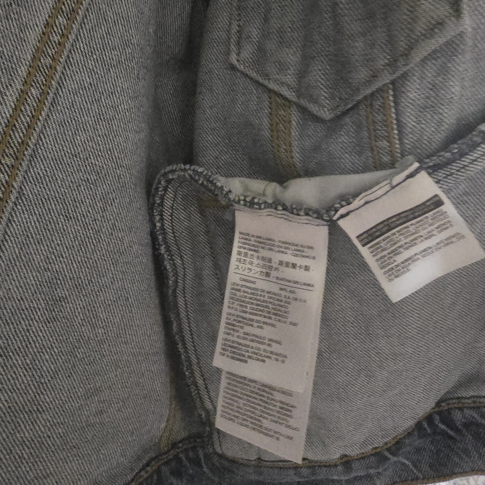 Levi's Classic Blue Jean Jacket - Picture 4 of 7